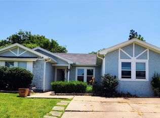 1718 Gentle Wind Dr, Arlington, TX 76018