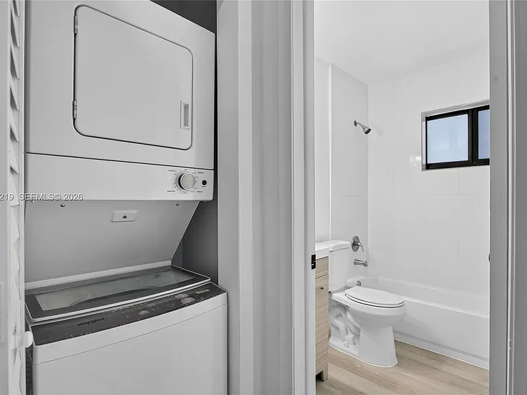 615 NE 26th St #7 — Photo 15