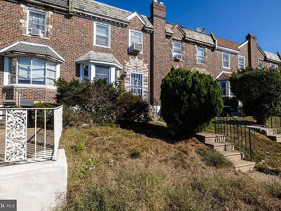 3rd image of 1445 Devereaux Ave