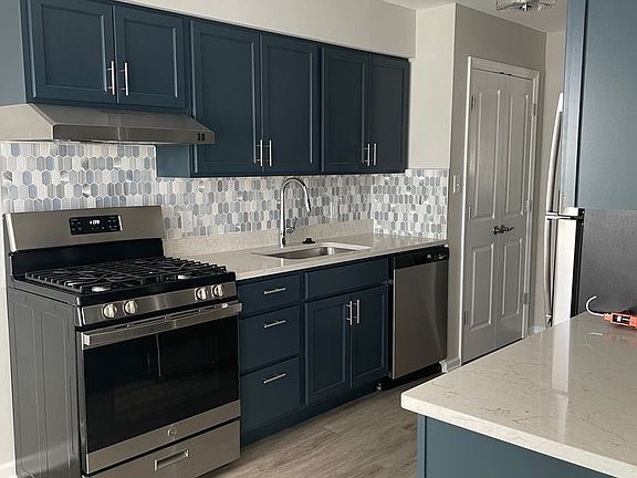 2nd image of 514 Broadmoor Dr