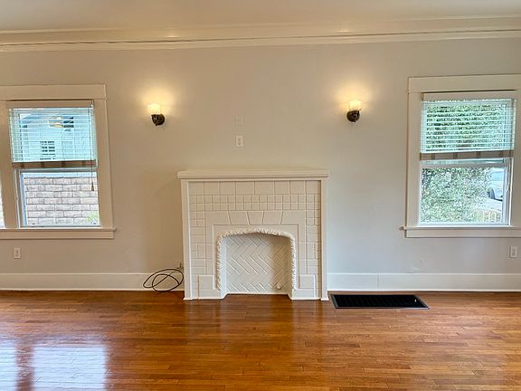 2nd image of 1422 E 4th St #D