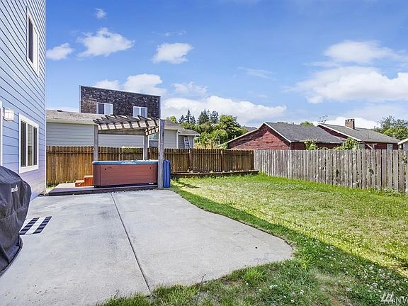 4th image of 1788 NE Poulsbo Ave