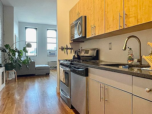 2nd image of 103 Jefferson Ave #3F