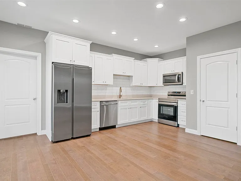 691 Denver Ln — Photo 11