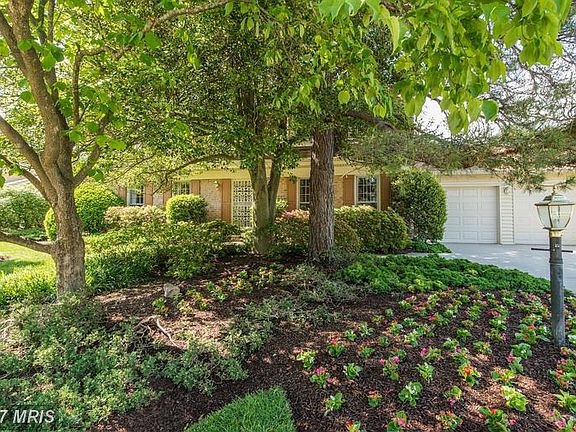 3rd image of 1723 Chesterford Way