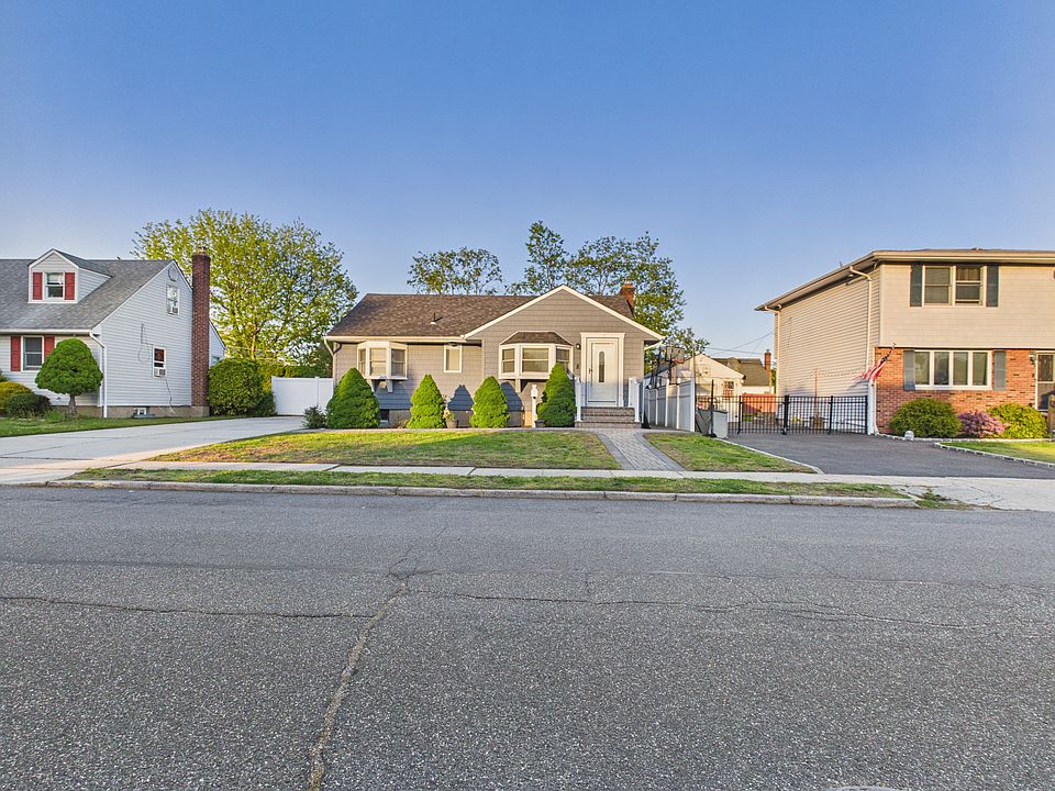 1st image of 9 Ferndale Dr