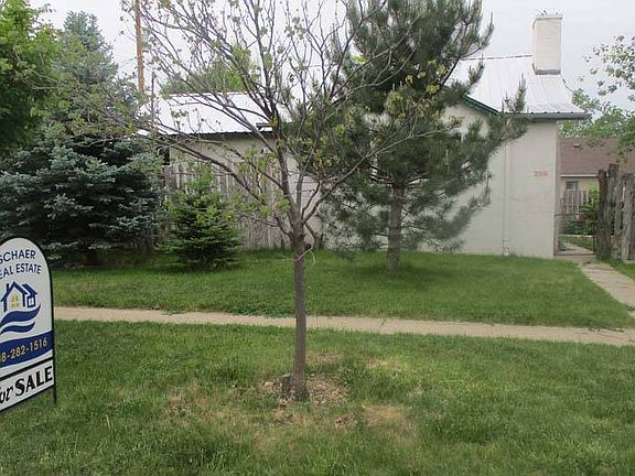 3rd image of 206 W 3rd St