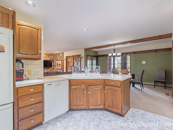 3rd image of 4709 Maple Hollow Ct SE