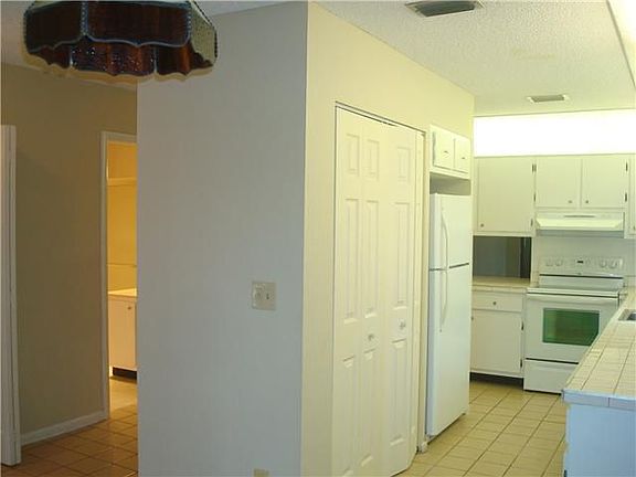 5th image of 13905 Royal Palm Ct APT D