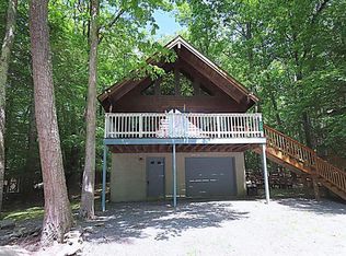 126 Lone Oak Dr, Lakeville, PA 18438