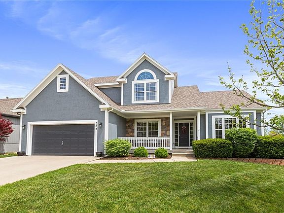 2nd image of 305 Lakeview Dr