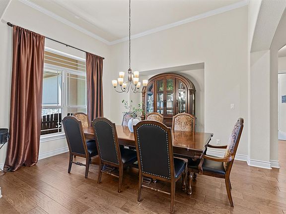 5th image of 216 Oak Valley Ct