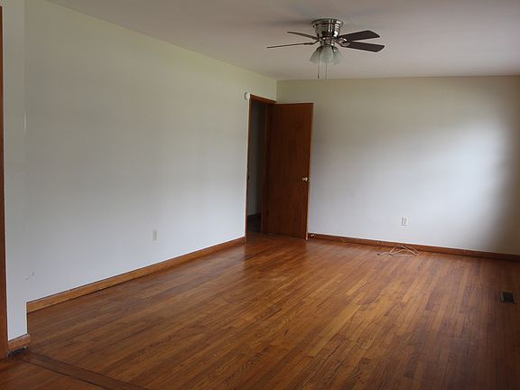 2nd image of 1800 Gillionville Rd