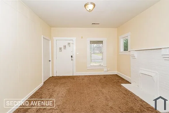 3201 Avenue E — Photo 3