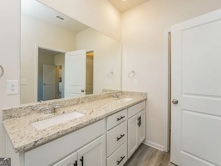 317 Limestone Cir — Photo 13