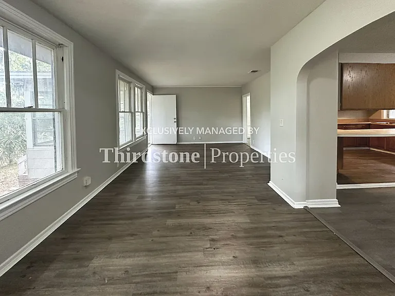 6965 Lorain St — Photo 12