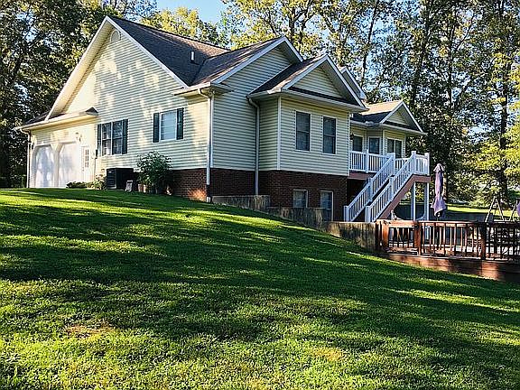 3rd image of 701 Hook Dr