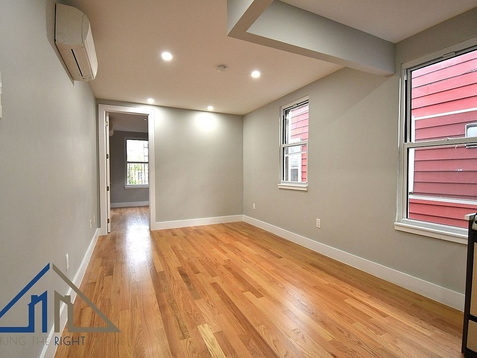 2nd image of 1684 Grand Ave #3D