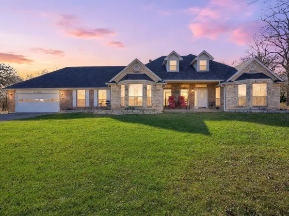 111 Lone Star Dr, Lake Kiowa, TX 76240