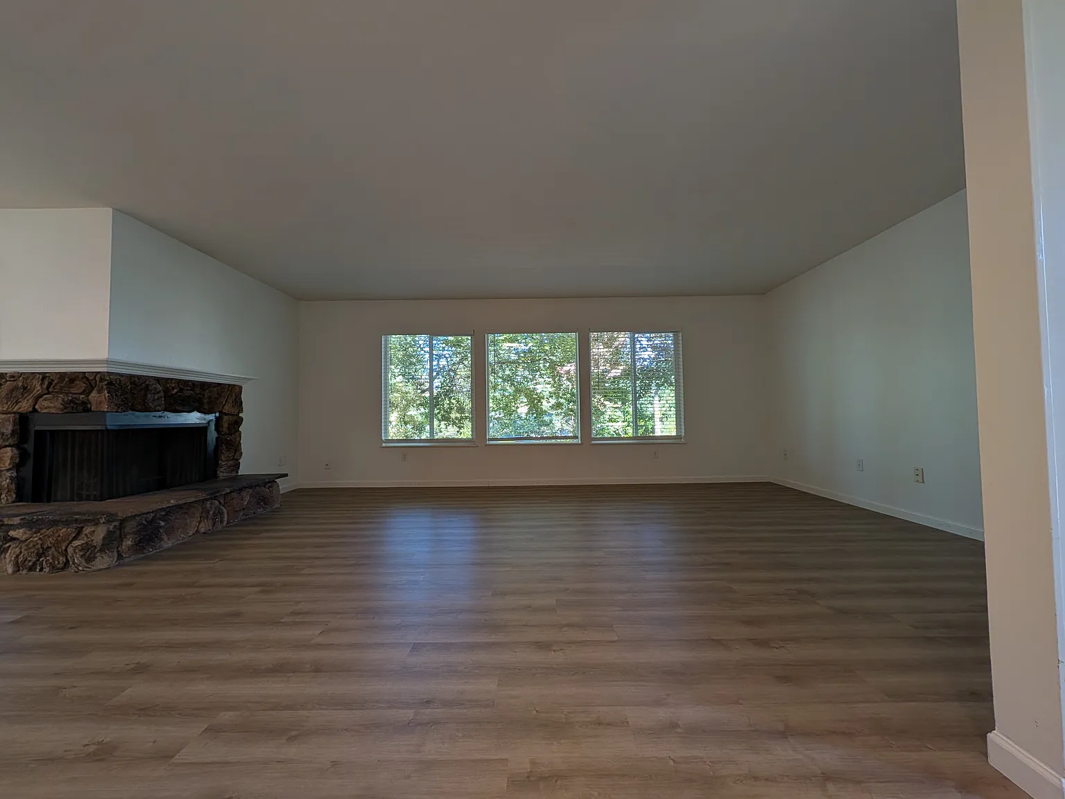2 bed, 1200 sqft, $2,400 — Photo 3