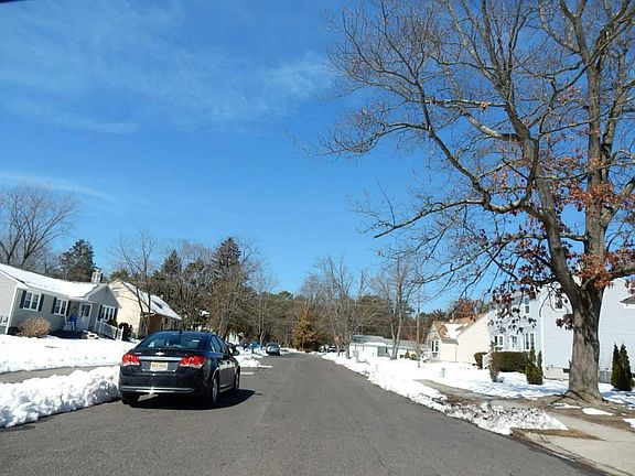 4th image of 12 Lynn Dr