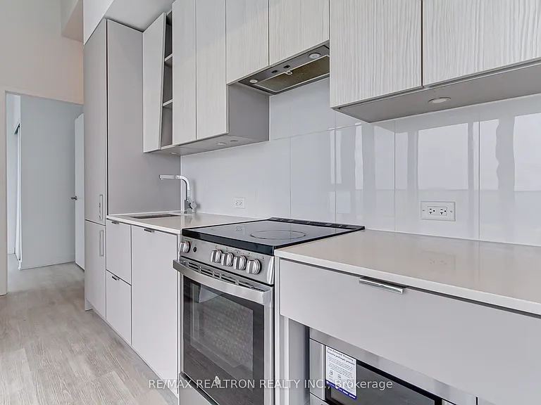 25 Greenview Ave W #2515 — Photo 43