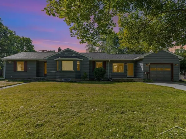 1700 Airfield Ln, Midland, MI 48642