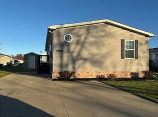 6324 Kingsway Dr #238, Fenton, MI 48430