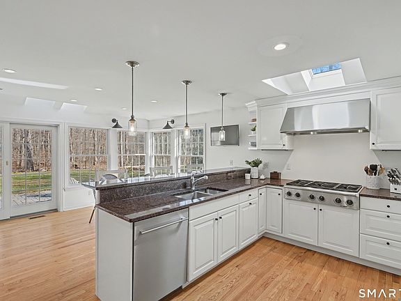 4th image of 114 Rolling Meadow Road