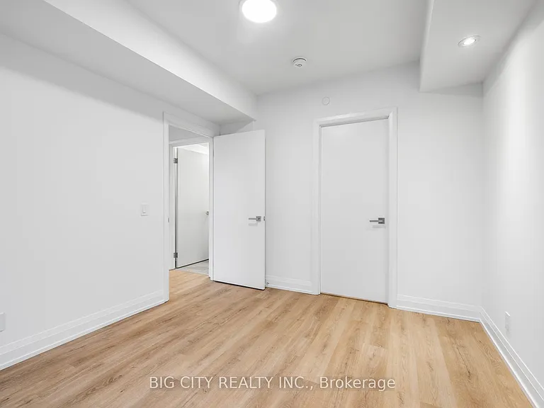 36 Brentcliffe Rd #801 — Photo 15