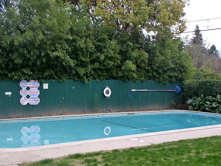 1046 Rio Ln #A — Photo 2