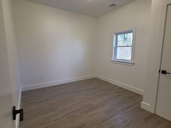 5th image of 682 Whitney Ave