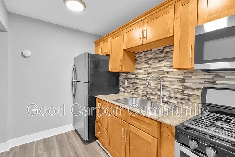 1225 Hertel Ave — Photo 2