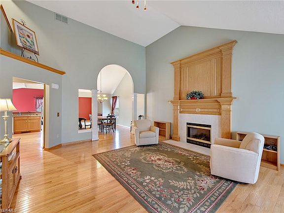 2nd image of 904 Devonwood Dr