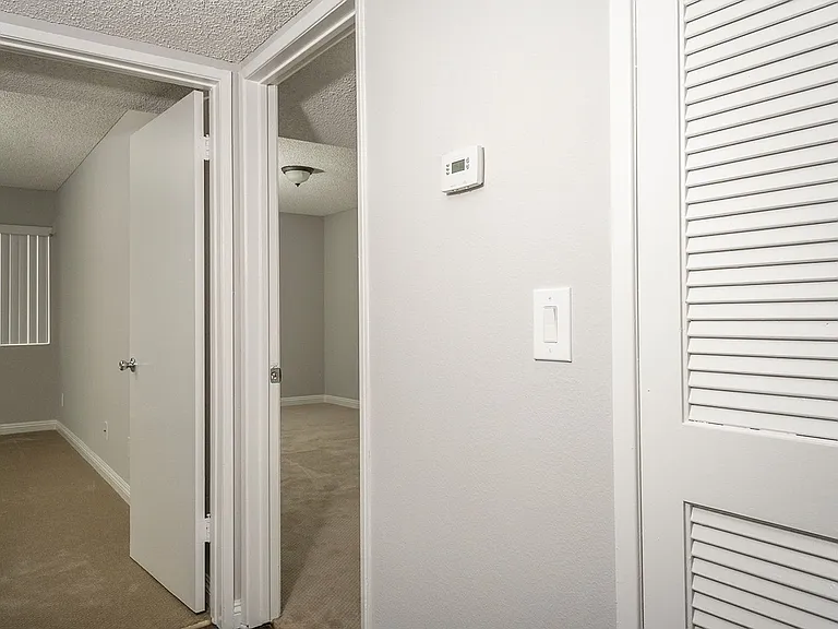 321 N Cedar St — Photo 48