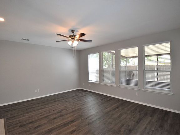 4th image of 132 Lincoln Ln