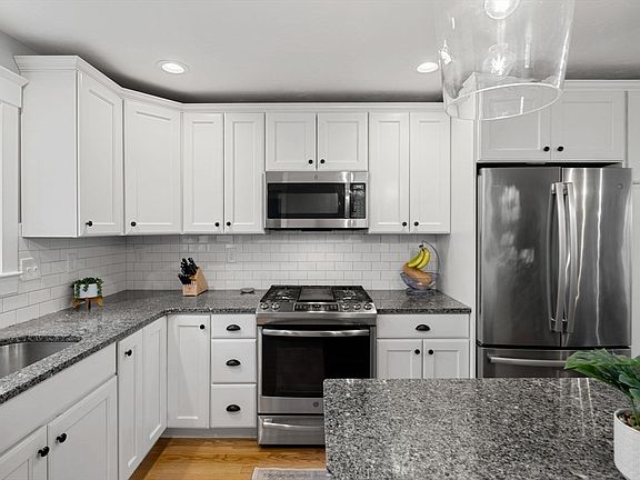 5th image of 5 Daley Dr #5