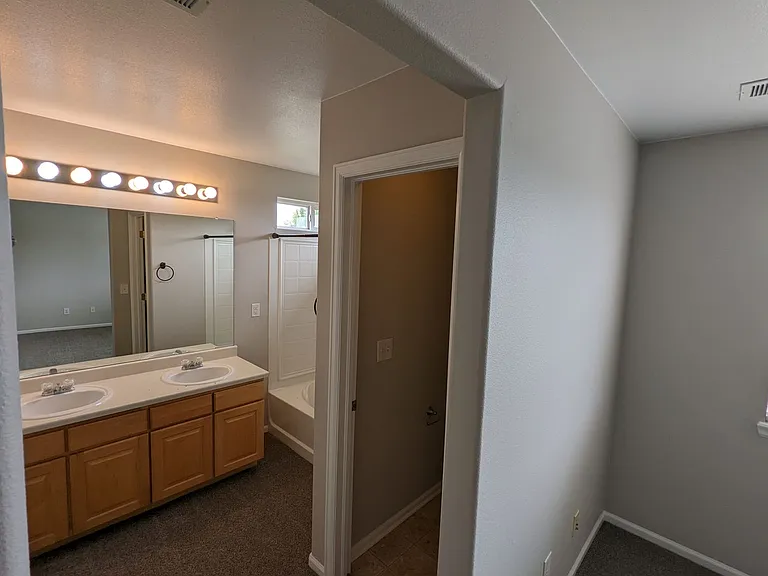 340 Andrew Dr — Photo 36