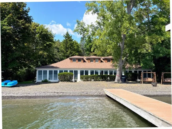 5267 Menteth Dr, Canandaigua, NY 14424