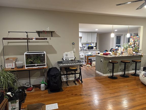 5th image of 28 Burbank St #1