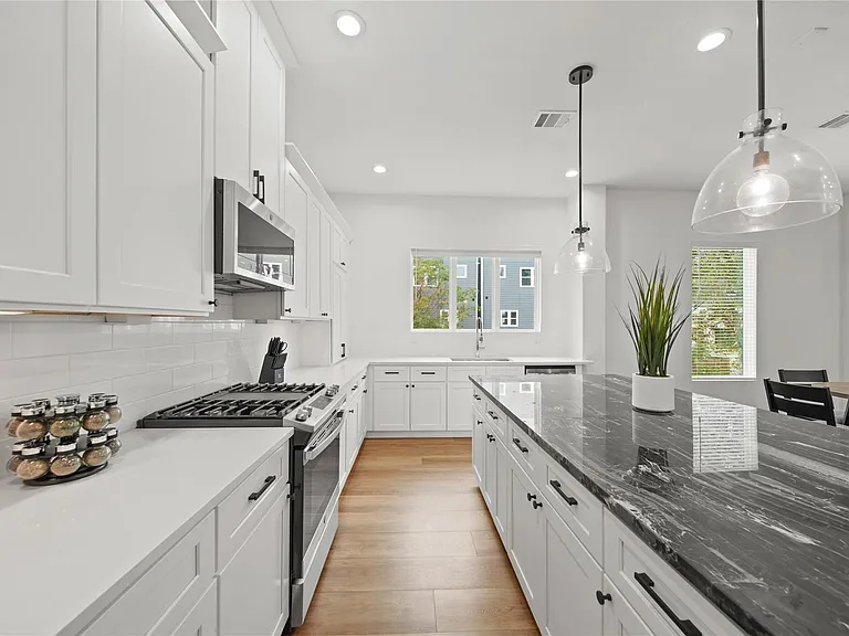 2510 Gray St — Photo 5