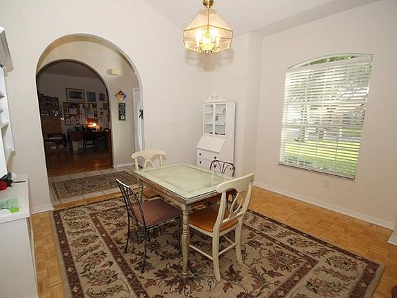 5th image of 523 Yorkshire Dr