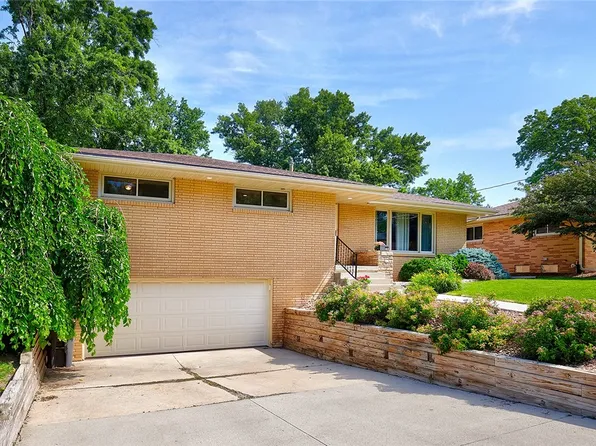 4121 Shawnee Ave, Des Moines, IA 50310