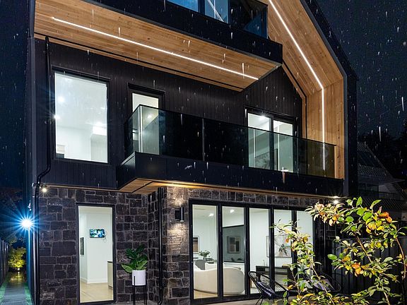 2nd image of 2145 Napier St #2