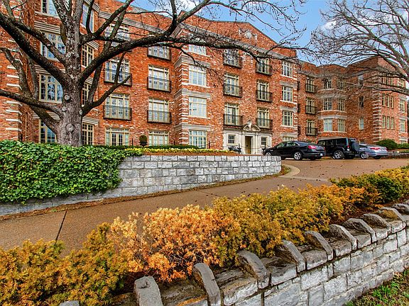 2nd image of 4000 W End Ave APT 303