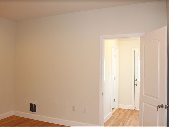 3rd image of 569B Minna St