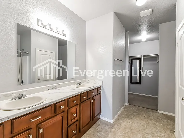 2833 Sebright Ave — Photo 10