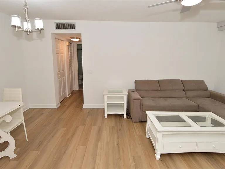 4700 Cove Cir #107 — Photo 20