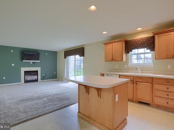5th image of 610 Butterfly Cir