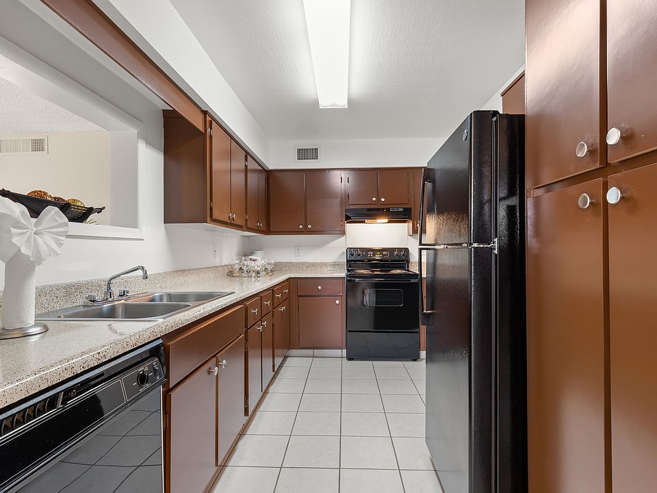Galley Kitchen with Passthrough